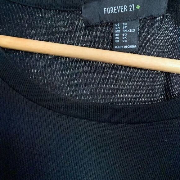 F21+ T shirt - Picture 4 of 5